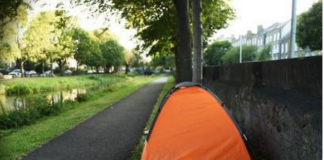 അജ്ഞാത യുവതിയുടെ മൃതദേഹം ഒരു ടെന്റില് കണ്ടെത്തി