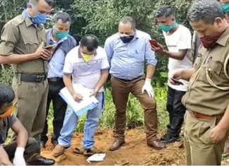 ദുര്മന്ത്രിവാദിയാണെന്ന് ആരോപണം : വൃദ്ധനെ ബന്ധുക്കള് ജീവനോടെ കുഴിച്ചുമൂടി