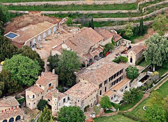 ലോകത്തിലെ ഏറ്റവും ചെലവേറിയ സെലിബ്രിറ്റി വീടുകളിൽ ഒന്ന് ഹോളിവുഡ് സൂപ്പര്താരം എയ്ഞ്ചലീന ജോളിയുടേത്