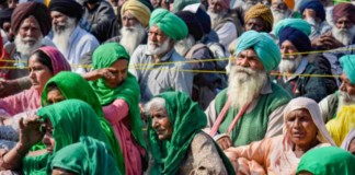 ഭക്ഷണവും ഉറക്കവും ട്രാക്ടറില് : എന്തെങ്കിലും തീരുമാനമായിട്ടേ പിന്മാറ്റമുള്ളൂ എന്ന് വനിതാ കര്ഷകര്