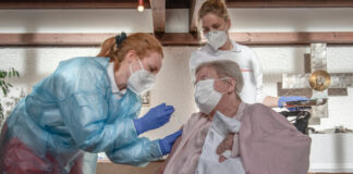 യൂറോപ്പില് വാക്സിനേഷന് നല്കി തുടങ്ങി