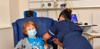 മാര്ഗരറ്റ് കീനന് കോവിഡ് വാക്സിന് സ്വീകരിച്ച ലോകത്തെ ആദ്യവ്യക്തിയായി