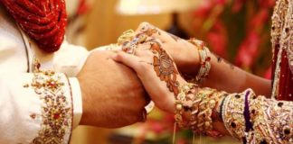 വോട്ട് ചെയ്യുന്ന വരിയില് കാമുകനെ കണ്ടു:വിവാഹിതയായ യുവതി കാമുകനൊപ്പം ഒളിച്ചോടി