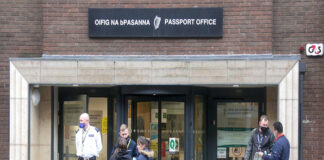 195,000 ആളുകൾ പുതിയ പാസ്പോർട്ടുകൾക്കായി കാത്തിരിക്കുന്നു; ബാക്ക്ലോഗുകളില്ലെന്ന് വിദേശകാര്യ വകുപ്പ്