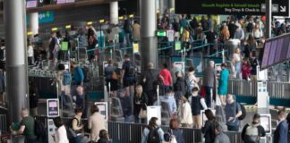 വാരാന്ത്യ യാത്രകൾക്കായി ഡബ്ലിൻ എയർപോർട്ടിൽ ഔട്ട്ഡോർ ക്യൂയിംഗ് ഏരിയ സ്ഥാപിച്ചു