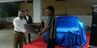 വിക്രത്തിൻറെ വിജയത്തിന് സംവിധായകന് ആഡംബരക്കാർ സമ്മാനിച്ച് കമൽ ഹാസൻ