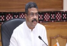 വസ്ത്രമഴിച്ച് പരിശോധന: അന്വേഷണം പ്രഖ്യാപിച്ച് കേന്ദ്രം; പൊലീസ് കോളജിലെത്തി