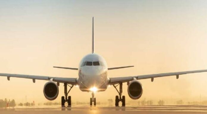 യാത്രക്കാരന്റെ ബോംബ് ഭീഷണി; ഇൻഡിഗോ വിമാനം അടിയന്തിരമായി നിലത്തിറക്കി