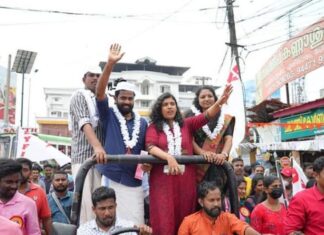 ഭരിക്കുന്ന പാർട്ടിയുടെ കൊടിയും പിടിച്ച് ജാഥ നയിക്കുന്നത് നീതി ന്യായ വ്യവസ്ഥയോടുള്ള വെല്ലുവിളി; ചിന്ത ജെറോമിനെതിരെ ഗവർണർക്ക് പരാതി നൽകി