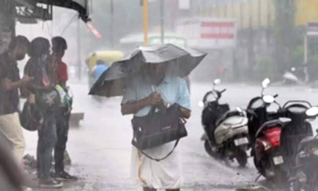 വടക്കൻ കേരളത്തിൽ മഴ ശക്തം; രണ്ടു ജില്ലകളിൽ ഉരുൾപ്പൊട്ടലുണ്ടായതായി സംശയം