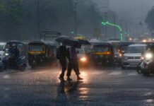 സംസ്ഥാനത്ത് മഴ ശക്തം; പത്തനംതിട്ട ജില്ലയില് ദുരിതാശ്വാസ ക്യാമ്പുകള് പ്രവര്ത്തിക്കുന്ന വിദ്യാഭ്യാസ സ്ഥാപനങ്ങള്ക്ക് നാളെ അവധി