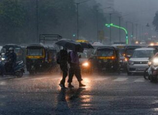 സംസ്ഥാനത്ത് മഴ ശക്തം; പത്തനംതിട്ട ജില്ലയില് ദുരിതാശ്വാസ ക്യാമ്പുകള് പ്രവര്ത്തിക്കുന്ന വിദ്യാഭ്യാസ സ്ഥാപനങ്ങള്ക്ക് നാളെ അവധി