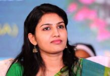 എറണാകുളത്ത് വിദ്യാഭ്യാസ സ്ഥാപനങ്ങൾക്ക് അവധി പ്രഖ്യാപിക്കാൻ വൈകിയ സംഭവത്തില് ജില്ലാ കളക്ടർ രോണു രാജിനെതിരെ ഹൈക്കോടതിയിൽ ഹർജി