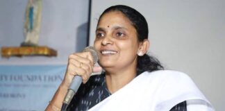 കിഴക്കമ്പലം ട്വന്റി ട്വന്റി പ്രവർത്തകൻ്റെ കൊലപാതകത്തിൽ ജഡ്ജി ഹണി എം വർഗീസിനെതിരെ ഹൈക്കോടതി നടത്തിയ പരാമർശത്തിൽ സുപ്രീം കോടതിക്ക് അതൃപ്തി