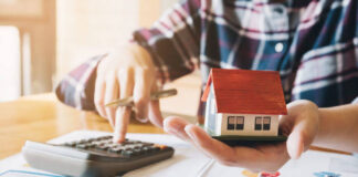 ട്രാക്കർ, വേരിയബിൾ മോർട്ട്ഗേജ് ഹോൾഡർമാർക്ക് ഇരുട്ടടി