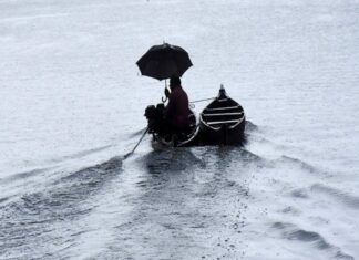 ചാലക്കുടിപ്പുഴയുടെ തീരത്തുള്ള മുഴുവൻപേരും മാറിത്താമസിക്കാൻ നിർദ്ദേശം