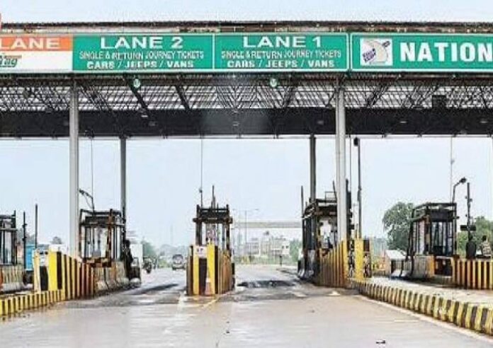 india-stops-toll-plaza (1)