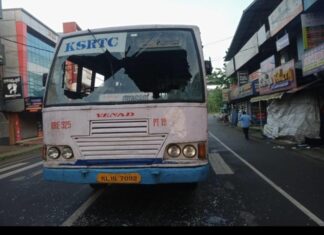 ഹർത്താലിൽ പരക്കെ ആക്രമണം: പെട്രോൾ ബോംബേറ്, പോലീസുകാരെ ബൈക്കിടിച്ചു വീഴ്ത്തി