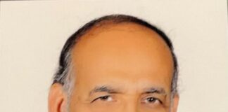 കെപിഎംടിഎ സ്ഥാപക പ്രസിഡന്റ് പി. പി ചെറിയാനെ ആദരിക്കുന്നു