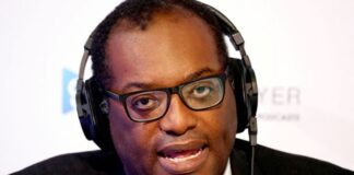 യുകെ ധനമന്ത്രിയെ PM Liz Truss പുറത്താക്കി