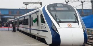 100 കിലോമീറ്റർ വേഗതയിൽ ഓടിക്കൊണ്ടിരുന്ന വന്ദേഭാരത് ട്രെയിനിൽ തകരാർ; യാത്രക്കാരെ മാറ്റി