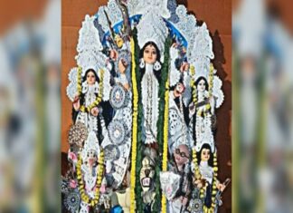 ഹിന്ദു മഹാസഭ സംഘടിപ്പിച്ച ദുർഗാ പൂജ ആഘോഷത്തിൽ മഹിഷാസുരന് പകരം ഗാന്ധിയുടെ സാദൃശ്യമുള്ള രൂപം; വിവാദം