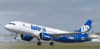 എയർ ഹോസ്റ്റസിനോട് മോശമായി പെരുമാറിയ രണ്ട് യാത്രക്കാരെ വിമാനത്തിൽ നിന്ന് ഇറക്കി വിട്ടു