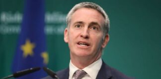 ഭവനവിവാദത്തിൽ എന്റർപ്രൈസസ് സഹമന്ത്രി ഡാമിയൻ ഇംഗ്ലീഷ് രാജിവെച്ചു