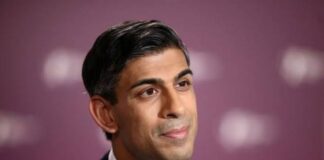 ഓടുന്ന കാറില് സീറ്റ് ബെല്റ്റ് ധരിക്കാതെ ഋഷി സുനക്ക്; ബ്രിട്ടനിൽ വ്യാപക പ്രതിഷേധം, ഒടുവിൽ മാപ്പ് പറഞ്ഞു