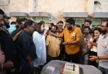 ഹണ്ടിന്റെ ലൊക്കേഷനിൽ എലോണിന്റെ വിജയാഘോഷം