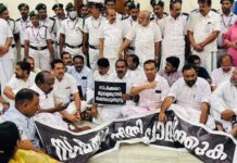 അസാധാരണ പ്രതിഷേധം: മുഖ്യമന്ത്രിയും സ്പീക്കറും തമ്മിൽ കൂടിക്കാഴ്ച; ബഹിഷ്കരിച്ച് പ്രതിപക്ഷം