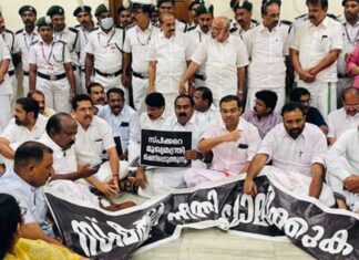 അസാധാരണ പ്രതിഷേധം: മുഖ്യമന്ത്രിയും സ്പീക്കറും തമ്മിൽ കൂടിക്കാഴ്ച; ബഹിഷ്കരിച്ച് പ്രതിപക്ഷം