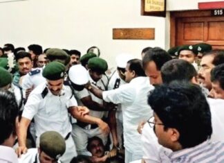നിയമസഭ കൈയാങ്കളി: 14 എംഎൽഎമാർക്കെതിരെ കേസ്, പ്രതിപക്ഷത്തുള്ളവർക്കെതിരെ ജാമ്യമില്ലാ വകുപ്പുകൾ