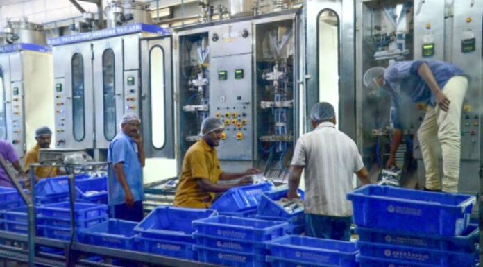 കല്ലേപ്പുള്ളി മില്മ പ്ലാന്റില് അമോണിയം വാതക ചോര്ച്ചയെന്ന് നാട്ടുകാർ; വാതകം ശ്വസിച്ച് കുട്ടികള്ക്ക് ദേഹാസ്വാസ്ഥ്യം ഉണ്ടായെന്നും ആരോപണം