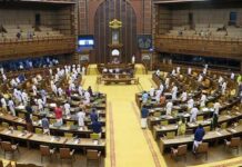 സ്പീക്കറുടെ ഓഫീസിന് മുന്നിൽ പ്രതിപക്ഷം നടത്തിയ പ്രതിഷേധത്തിൽ നാല് എംഎൽഎമാർക്ക് പരിക്ക്
