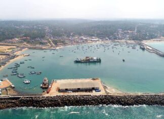 വിഴിഞ്ഞത്ത് ആദ്യ കപ്പൽ സെപ്റ്റംബറിൽ, നിർമാണം അതിവേഗം പൂർത്തിയാക്കും- മുഖ്യമന്ത്രി