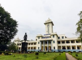 വിദ്യാർത്ഥിനികൾക്ക് പ്രസവാവധി ആറ് മാസം, ആർത്തവ അവധിയും അനുവദിച്ച് ഉത്തരവിറക്കി കേരള സർവകലാശാല