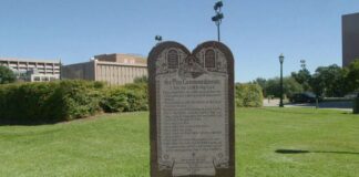 ക്ലാസ് മുറികളിൽ പത്ത് കൽപ്പനകൾ പ്രദർശിപ്പിക്കണമെന്ന ബിൽ ടെക്സസ് സെനറ്റ് പാസാക്കി -പി പി ചെറിയാൻ