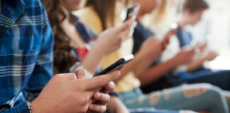 เดฏเต.เดเตเดฏเดฟเตฝ เดธเตเดเตเดณเตเดเดณเดฟเตฝ เดธเตเดฎเดพเตผเดเตเดเต เดซเตเตบ เดเดชเดฏเตเดเดคเตเดคเดฟเดจเต เดจเดฟเดฐเตเดงเดจเด