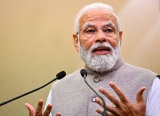 വാട്സാപ്പിലൂടെ മോദിയുടെ സന്ദേശം;മൊബൈല് നമ്പറുകള് എവിടെ നിന്ന് ലഭിച്ചുവെന്ന് സർക്കാർ വ്യക്തമാക്കണം, തെരഞ്ഞെടുപ്പ് കമ്മീഷന് പരാതി