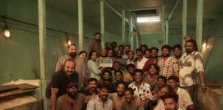 വീക്കെൻ്റ് ബ്ലോഗ്ബസ്റ്റർ ചിത്രം പായ്ക്കപ്പ് ആയി