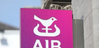 AIB เดเดเดฆเตเดถเด 1 เดฌเดฟเดฒเตเดฏเตบ เดฏเตเดฑเตเดฏเตเดเต เดเดนเดฐเดฟเดเตพ เดธเตเดฑเตเดฑเตเดฑเตเดฑเดฟเตฝ เดจเดฟเดจเตเดจเต เดคเดฟเดฐเดฟเดเต เดตเดพเดเตเดเดฟ