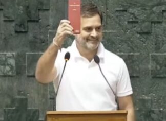ഭരണഘടന ഉയർത്തിക്കാട്ടി സത്യപ്രതിജ്ഞ ചെയ്ത് രാഹുൽ ഗാന്ധി; “ജോഡോ ജോഡോ ഭാരത് ജോഡോ” മുദ്രാവാക്യം വിളിച്ച് പ്രതിപക്ഷം, “ജയ് ശ്രീറാം” വിളിച്ച് ഭരണപക്ഷം