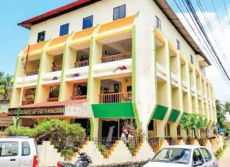 തൃശ്ശൂര് ഡിസിസി ഓഫീസിൽ കോൺഗ്രസ് പ്രവര്ത്തകര് തമ്മിലടി
