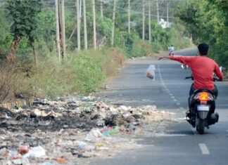 മാലിന്യം വലിച്ചെറിയുന്നവരെ കുറിച്ച് തെളിവ് നൽകിയാൽ 2500 രൂപ സമ്മാനം