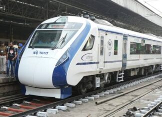വന്ദേ ഭാരതിൽ ദമ്പതികളോട് മതസ്പർധയോടെ സംസാരിച്ചതിന് യുകെ പൗരനായ മലയാളി അറസ്റ്റിൽ