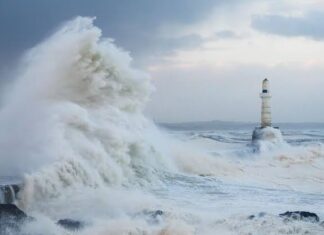 Storm Éowyn: 130 കി. മീ വരെ വേഗതയിൽ കാറ്റ് വീശും; സ്കൂളുകൾക്ക് അവധി; പൊതുഗതാഗത സേവനങ്ങൾ റദ്ദാക്കി