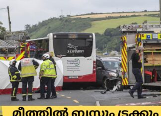 മീത്തിൽ ബസും ട്രക്കും കാറും കൂട്ടിയിടിച്ചു; രണ്ട് പേർ മരിച്ചു, നിരവധി പേർക്ക് പരിക്ക്