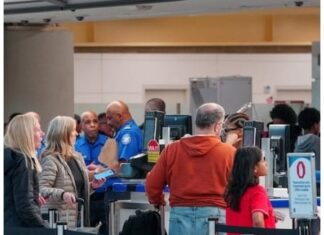 ന്യൂയോർക്ക് വിമാനത്താവളങ്ങളിൽ കനത്ത തിരക്ക്; യാത്രക്കാർ ദുരിതത്തിൽ