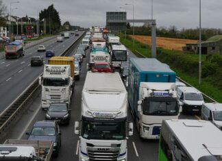 ഇന്ധന പ്രതിഷേധം തുടരുന്നു; ഉപരോധങ്ങൾ നീക്കാൻ സൈന്യത്തെ വിന്യസിച്ചു